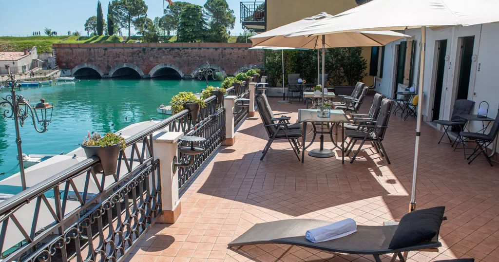 Fiori Sull Acqua Garda Lake Appartments image